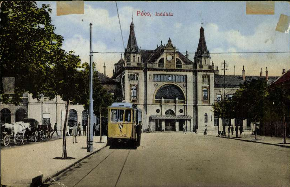 Az indóház. Pécs második vasútállomása, melyet ma is használ a város (1913). (Képjegyzék 31)